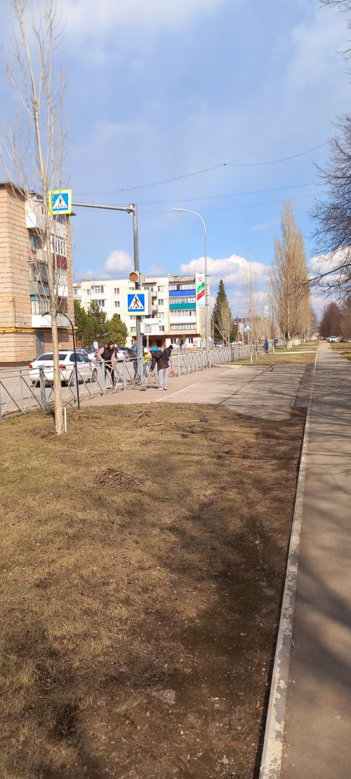 Субботник на улице Уруссинской: уборка и благоустройство