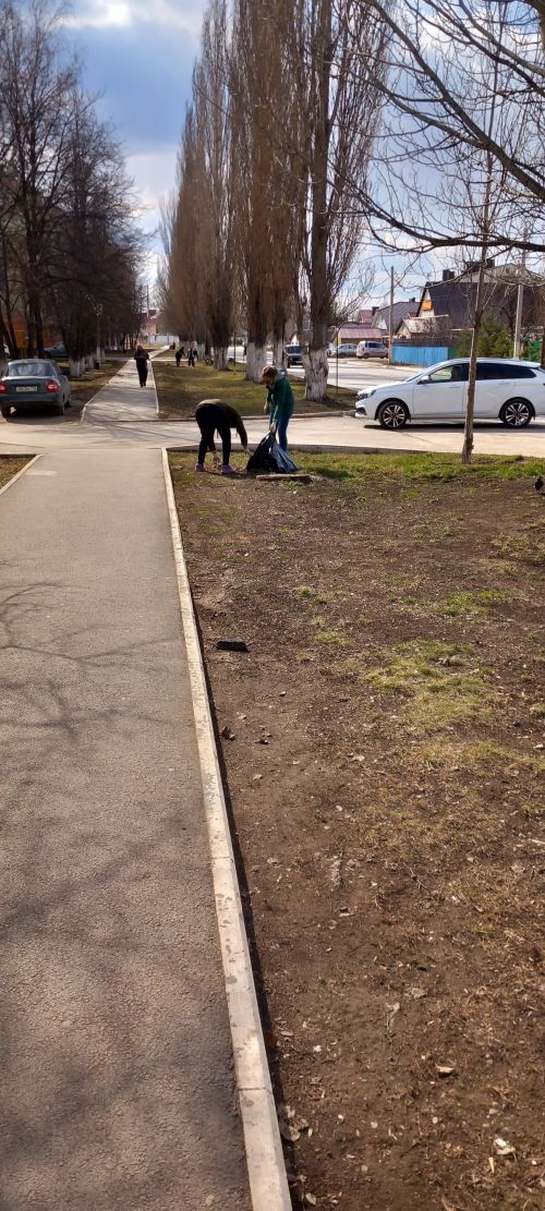 Субботник на улице Уруссинской: уборка и благоустройство