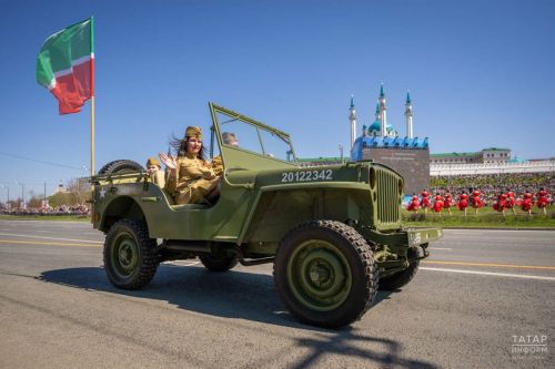 Колонна ретроавтомобилей украсит парад Победы в Казани
