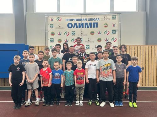 Боксёры встретились с ветераном ФСБ