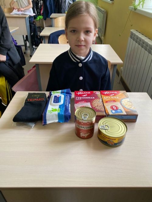 Учащиеся помогают защитникам Родины