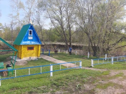 Байряки-Тамакский СДК и библиотека провели экологический субботник «Чистый Родник»