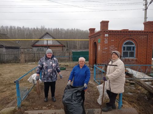 Волонтёры села Кряш-Буляк провели экологическую акцию «Чистый родник»