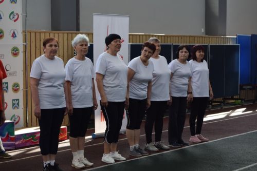Девчата третьего возраста весело стартовали и финишировали