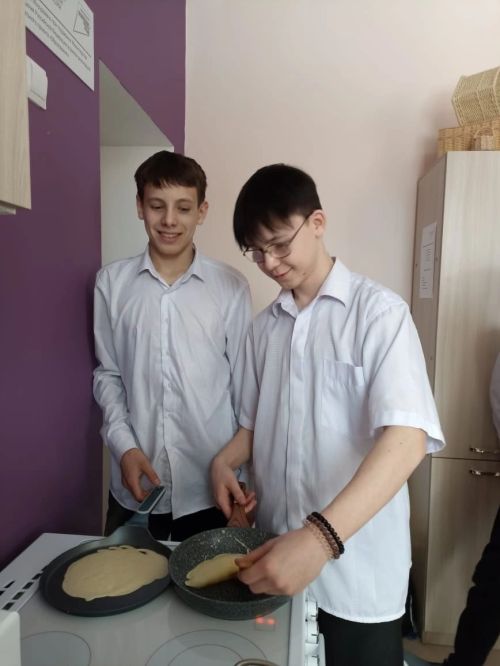 Учащиеся Дымтамакской школы умеют готовить блины