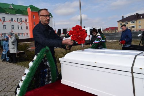 Ютазинцы попрощались со своим славным сыном