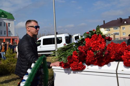 Ютазинцы попрощались со своим славным сыном