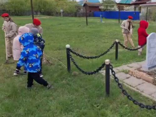 Память поколений: активисты привели в порядок мемориал героям Гражданской войны