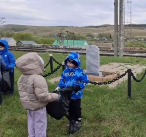 Память поколений: активисты привели в порядок мемориал героям Гражданской войны