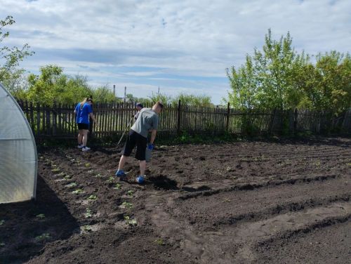 Эковесна 2025: Ученики Уруссинской школы №2 дарят заботу природе и людям!