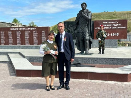 Мәңгелек ут яна мәңгегә, каһарманнар искә төшә шул мәлдә...