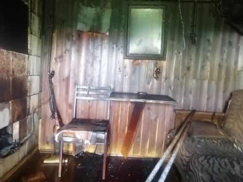 Пожар в поселке Урал: повреждена баня, причина устанавливается