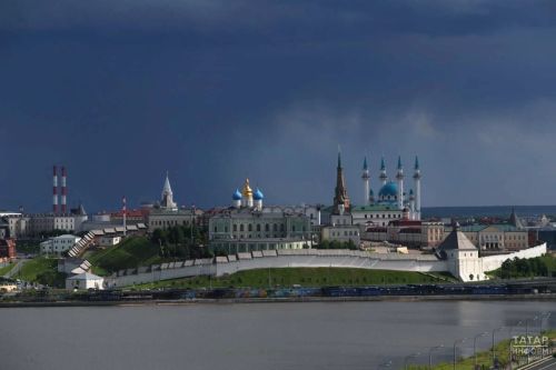 Татарстанцев предупредили о сильном ветре и грозе во вторник