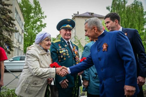 Минниханов почтил память героев