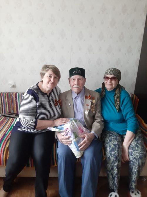 Активисты ТОС Ютазинского района поздравили ветеранов и детей войны с Днём Победы