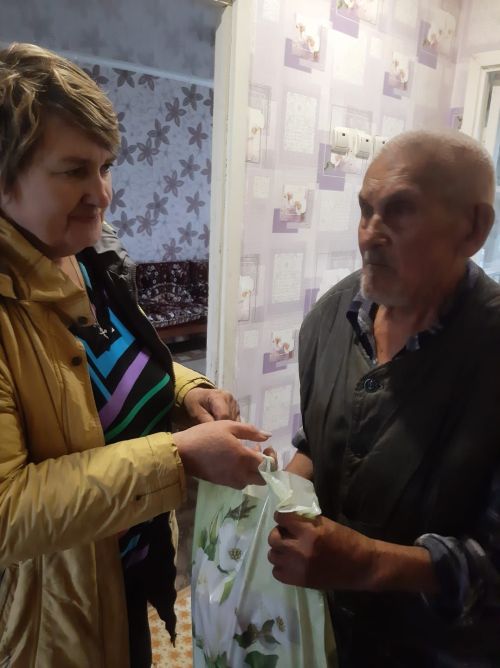 Активисты ТОС Ютазинского района поздравили ветеранов и детей войны с Днём Победы