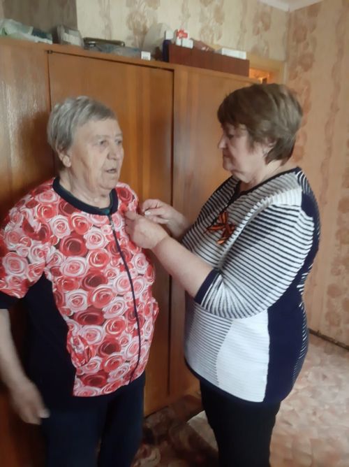 Активисты ТОС Ютазинского района поздравили ветеранов и детей войны с Днём Победы