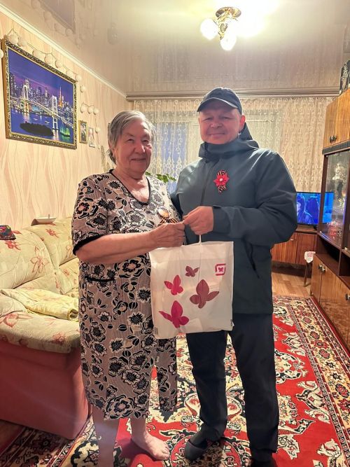 Активисты ТОС Ютазинского района поздравили ветеранов и детей войны с Днём Победы