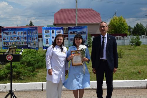 Ангелы в белых халатах отметили профессиональный праздник