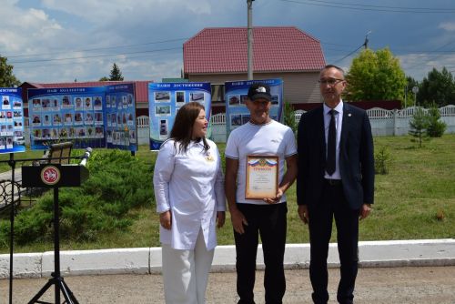 Ангелы в белых халатах отметили профессиональный праздник