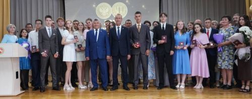 Выпускники, в добрый путь! Удачи и везения вам!