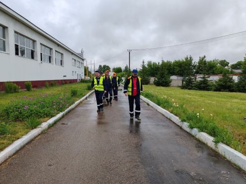 В поселке Уруссу идет промывка хозбытовой канализации