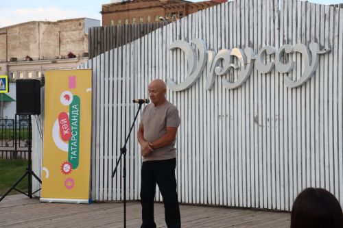 Летний вечер в парке «Семейный» зазвучал рифмами и мелодиями