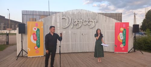Летний вечер в парке «Семейный» зазвучал рифмами и мелодиями