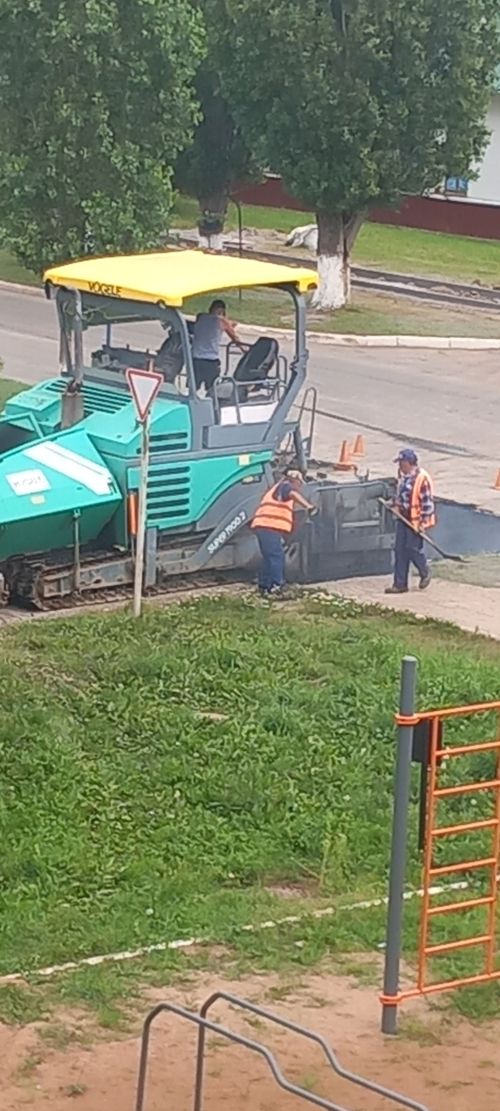 В Уруссу началась укладка нового асфальта по переулку Техснабский
