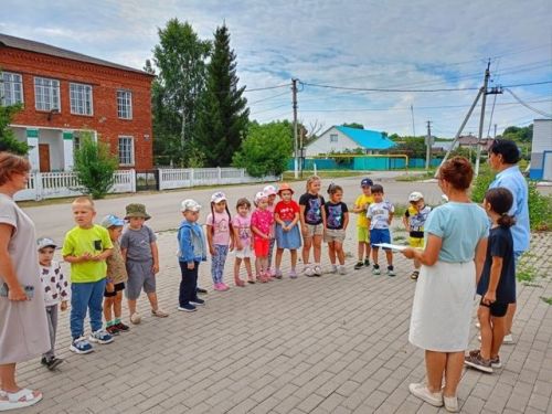 «Светофор»: игра по ПДД для дошколят