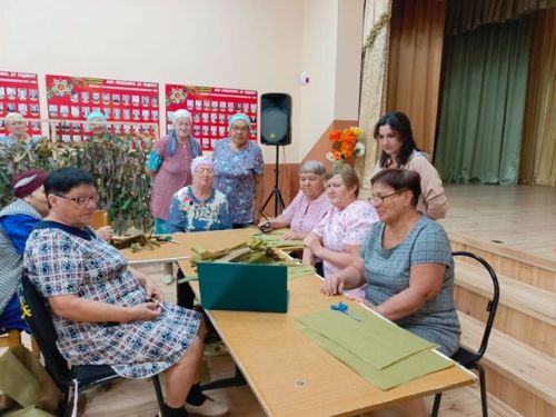 Бабушки и внуки обсуждают эмоции