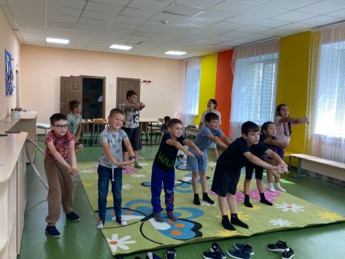 Пришкольный лагерь: Смех, творчество и дружба!