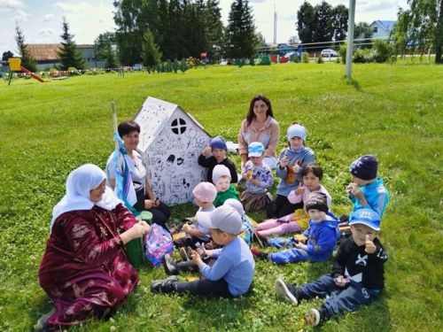 Познавательно-игровая программа «Где обычаи чтут, там весело живут»
