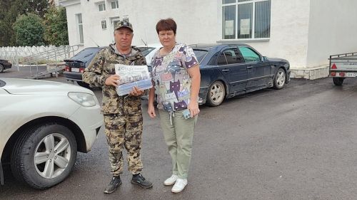 Волонтеры доставили гуманитарную помощь землякам