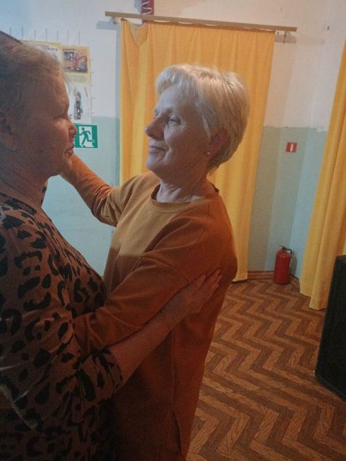 В Алабакульском СК тепло встретили осень развлекательной программой «Любимый мой дворик»