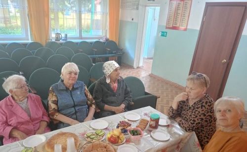 В Алабакульском СК тепло встретили осень развлекательной программой «Любимый мой дворик»