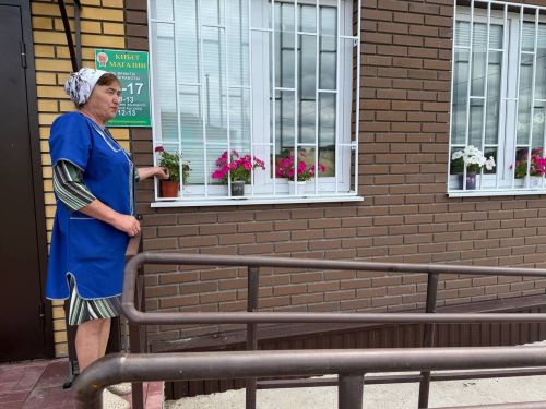 Магазин в селе – это место особое