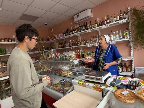 Магазин в селе – это место особое