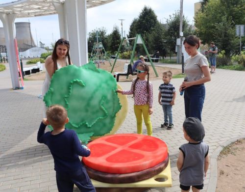 В Семейном парке прошел день смеха и творчества для детей