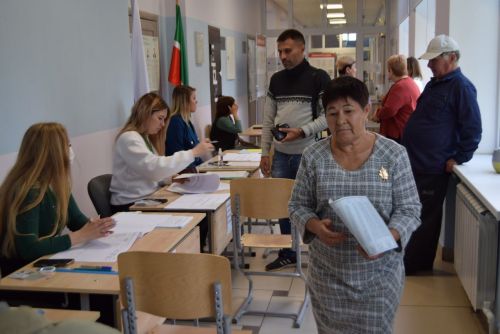 Глава Ютазинского района проголосовал одним из первых