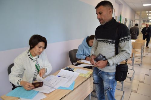 Глава Ютазинского района проголосовал одним из первых