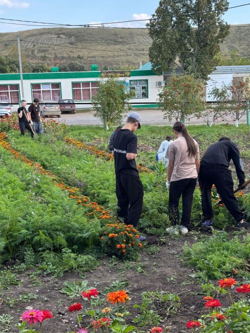 Старо-Уруссинская школа делится щедрыми дарами прекрасной осени