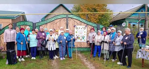 В Старых Уруссу прошел фестиваль скандинавской ходьбы