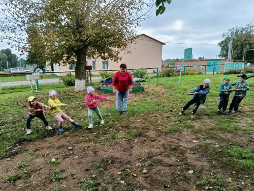 Яркое и шумное приключение развернулось у Старо-Уруссинского сельского дома культуры!