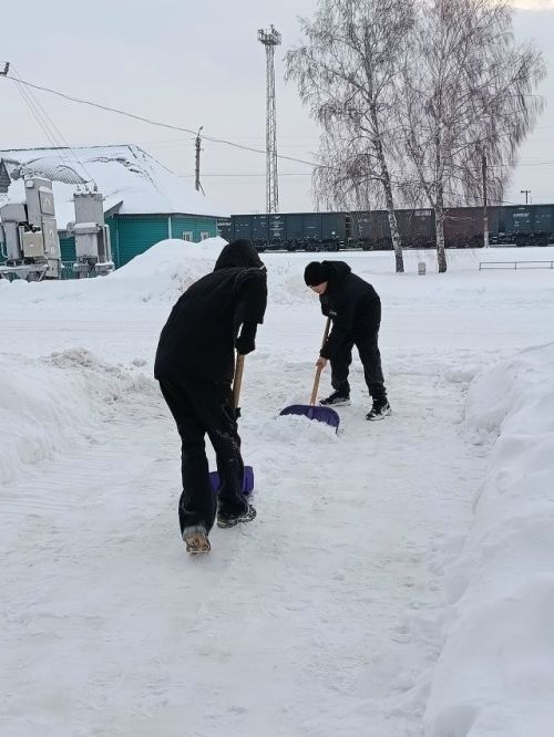 Школьники Уруссинской гимназии подарили пенсионерам тепло своих сердец