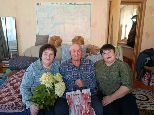 Праздник мудрости и доброты: поздравления на дому