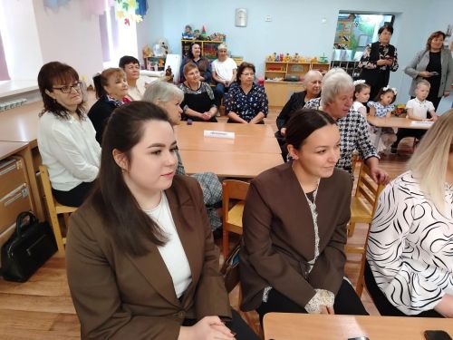 Мост поколений: от бумажных улыбок до «Дерева мудрости»