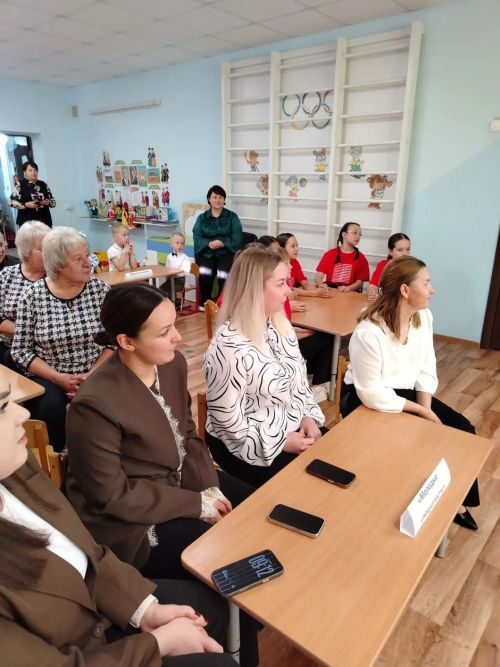 Мост поколений: от бумажных улыбок до «Дерева мудрости»