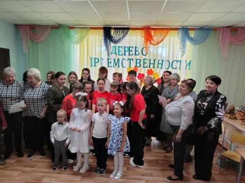 Мост поколений: от бумажных улыбок до «Дерева мудрости»