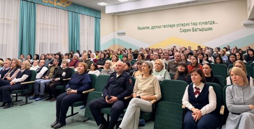 Гаджеты и мошенники: о чем предупредили родителей в гимназии